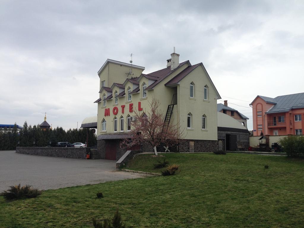 Formula Plus Motel Lutsʼk Екстериор снимка