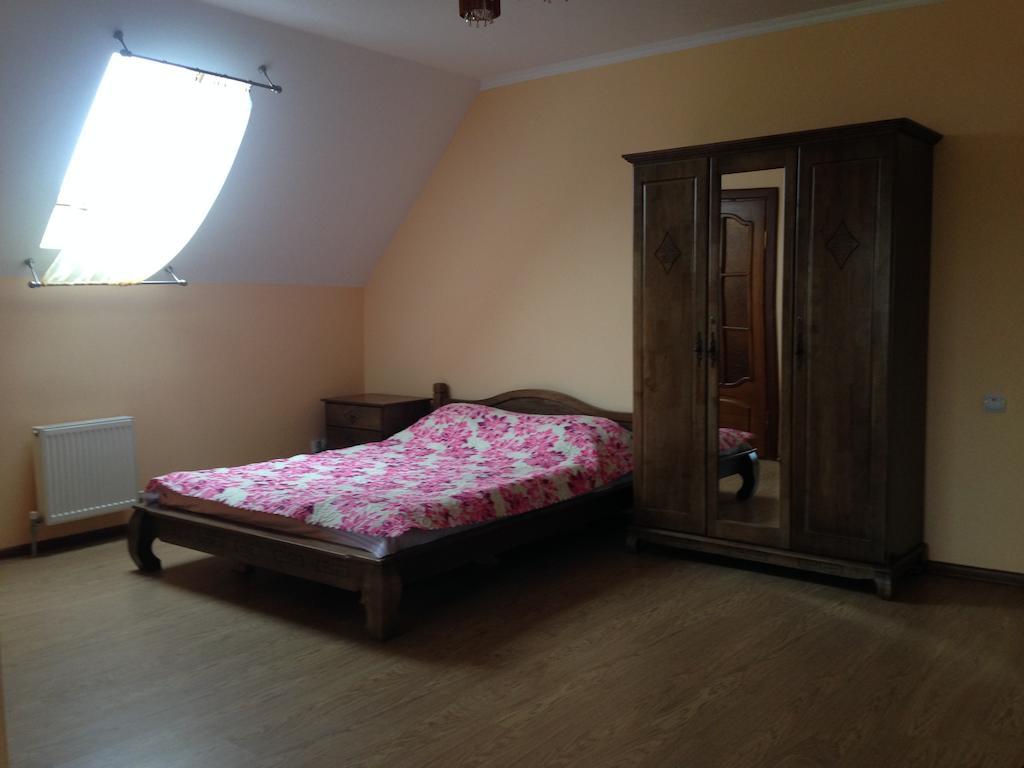 Formula Plus Motel Lutsʼk Стая снимка